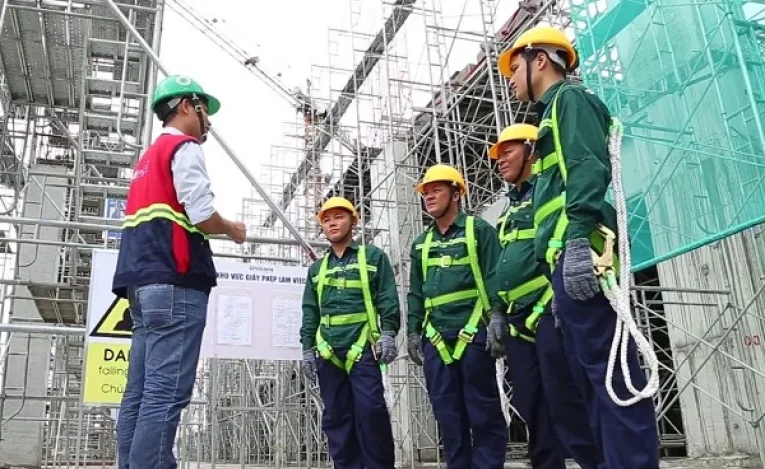 Những ai nên tham gia huấn luyện an toàn vệ sinh lao động? Nên tham gia ở đâu?